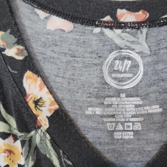 Maurices 24/7 floral tank - Picture 2 of 3